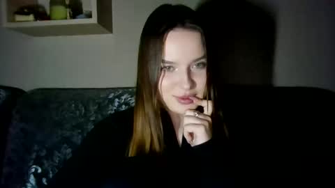 Snapshot of lilyygray chatting on October 24, 2:35 pm LilyyGray online show from October 24, 2:35 pm