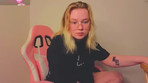 Snapshot of lime_cat chatting on November 21, 2:10 am lime cat online show from November 21, 2:10 am