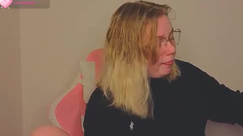 Snapshot of lime_cat chatting on November 22, 2:10 am lime cat online show from November 22, 2:10 am