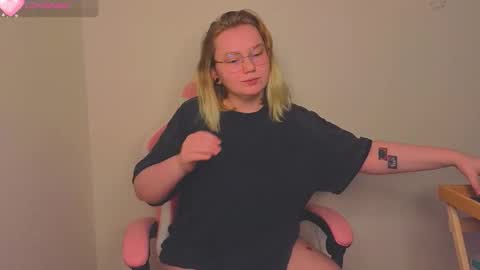 Snapshot of lime_cat chatting on November 24, 2:11 am lime cat online show from November 24, 2:11 am