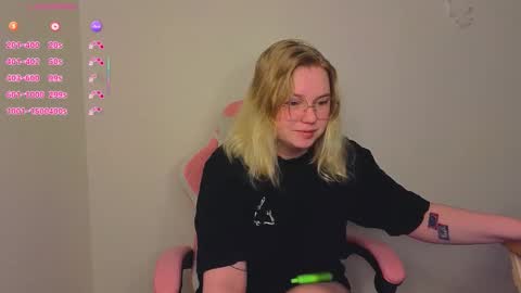 Snapshot of lime_cat chatting on November 29, 3:20 am lime cat online show from November 29, 3:20 am