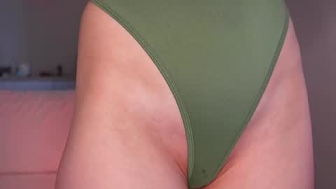 Snapshot of limy_sweet chatting on February 8, 7:04 am limy_sweet online show from February 8, 7:04 am