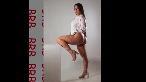 Snapshot of lin_jayani chatting on January 5, 10:43 am Lin online show from January 5, 10:43 am