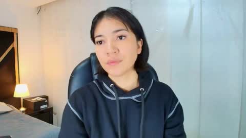  Lina Bedoya  online show from February 17, 11:50 am