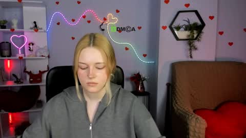 lina_fox12 online show from April 8, 12:05 pm