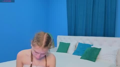 Snapshot of lina_massey chatting on May 24, 12:26 am lina_massey online show from May 24, 12:26 am