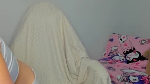 Snapshot of lina_massey chatting on June 30, 12:33 am lina_massey online show from June 30, 12:33 am