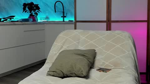 Lina -  online show from December 5, 2:44 pm