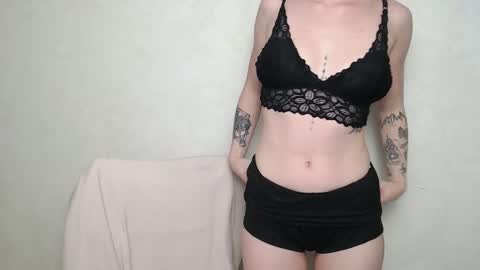 linacute52 online show from October 9, 3:43 pm