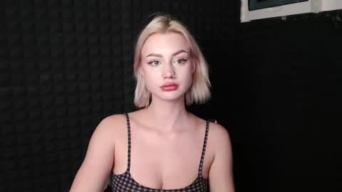 linacute52 online show from November 10, 6:18 pm