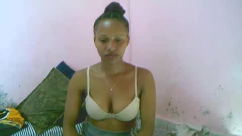 linah1123 online show from April 11, 2:49 am