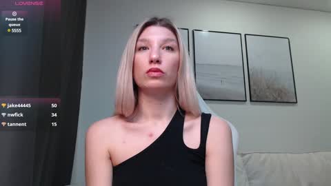 Snapshot of linaland2023 chatting on December 9, 12:40 pm Lina online show from December 9, 12:40 pm