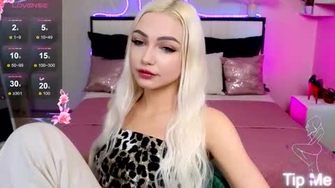 I am Lina online show from September 23, 2:09 pm