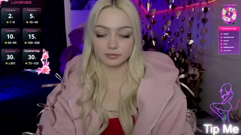 I am Lina online show from April 17, 10:07 am