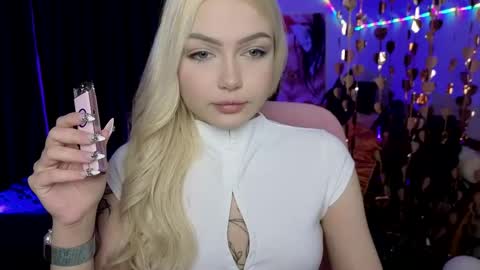 Snapshot of linalirian chatting on April 23, 10:14 am I am Lina online show from April 23, 10:14 am