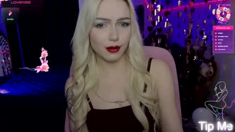 Snapshot of linalirian chatting on April 24, 10:39 am I am Lina online show from April 24, 10:39 am