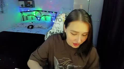 Snapshot of linatruly chatting on November 6, 8:43 pm Lina online show from November 6, 8:43 pm