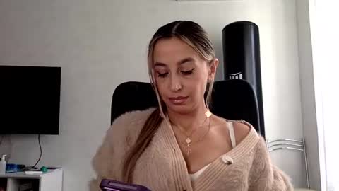 linavora online show from November 21, 11:20 am