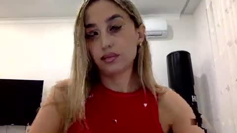 linavora online show from December 1, 1:38 pm