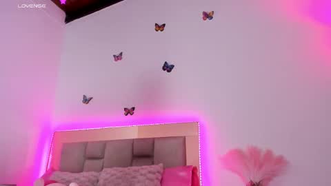 Snapshot of lincy_rios chatting on February 15, 7:17 pm Lincy Rios online show from February 15, 7:17 pm