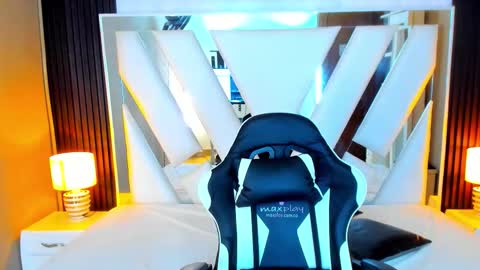 Snapshot of linda4petite chatting on October 24, 6:15 pm Linda online show from October 24, 6:15 pm