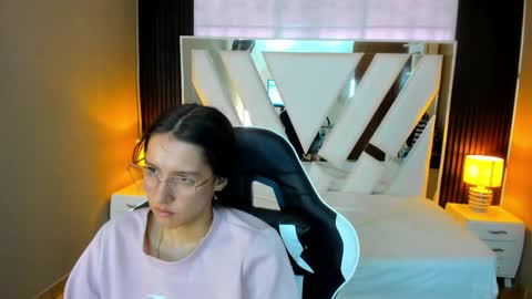 Snapshot of linda4petite chatting on November 9, 1:09 pm Linda online show from November 9, 1:09 pm