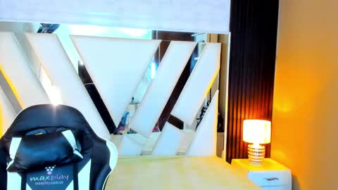 Snapshot of linda4petite chatting on November 15, 6:37 pm Linda online show from November 15, 6:37 pm