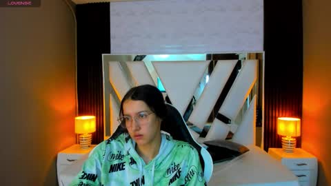 Snapshot of linda4petite chatting on November 16, 1:06 pm Linda online show from November 16, 1:06 pm