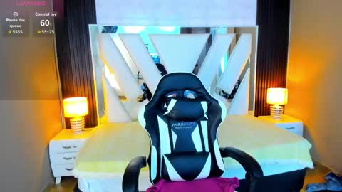 Snapshot of linda4petite chatting on November 17, 5:41 pm Linda online show from November 17, 5:41 pm