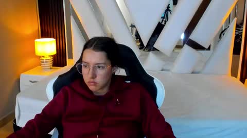 Snapshot of linda4petite chatting on November 30, 1:15 pm Linda online show from November 30, 1:15 pm