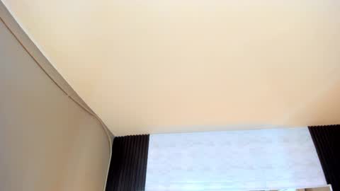 Snapshot of linda4petite chatting on December 2, 6:36 pm Linda online show from December 2, 6:36 pm