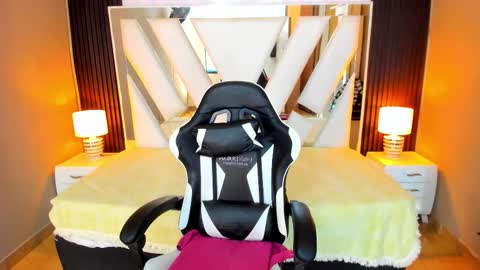 Snapshot of linda4petite chatting on December 3, 6:28 pm Linda online show from December 3, 6:28 pm