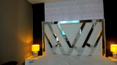  Linda  online show from December 22, 6:05 pm