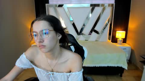  Linda  online show from January 10, 6:31 pm