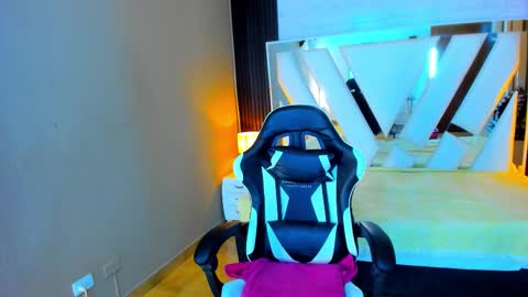  Linda  online show from January 14, 6:46 pm