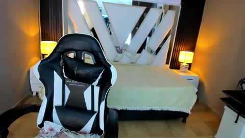  Linda  online show from March 18, 6:00 pm