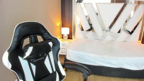  Linda  online show from April 12, 2:55 pm