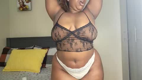 linda5298 online show from April 25, 11:46 am