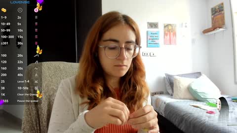 Snapshot of linda_giggle chatting on December 3, 1:21 pm Giggles online show from December 3, 1:21 pm