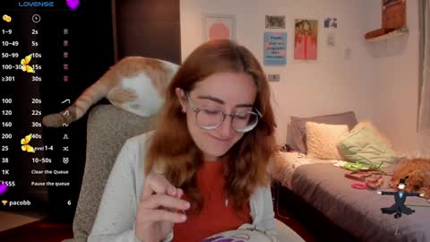 Snapshot of linda_giggle chatting on December 3, 11:02 pm Giggles online show from December 3, 11:02 pm