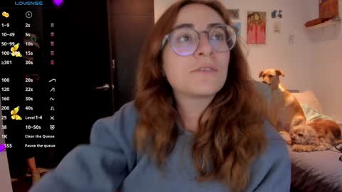 Snapshot of linda_giggle chatting on December 5, 11:18 pm Giggles online show from December 5, 11:18 pm