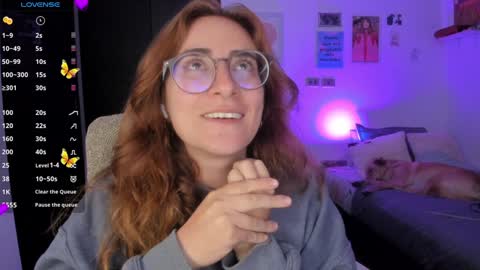 Snapshot of linda_giggle chatting on December 6, 3:08 am Giggles online show from December 6, 3:08 am