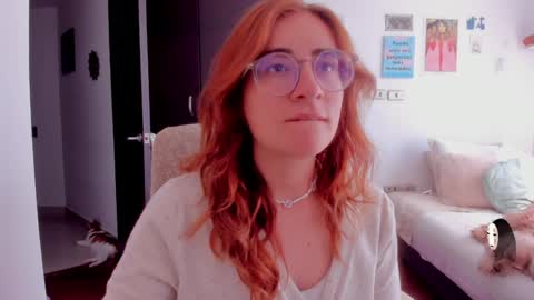 Snapshot of linda_giggle chatting on December 11, 4:53 pm Giggles online show from December 11, 4:53 pm