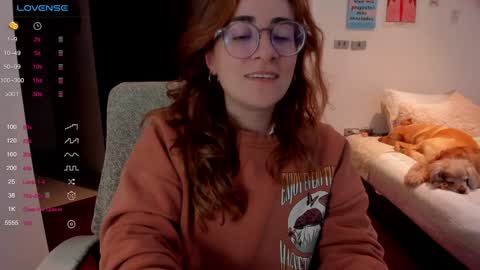 Snapshot of linda_giggle chatting on December 12, 12:38 am Giggles online show from December 12, 12:38 am
