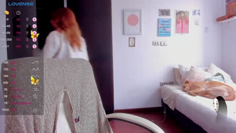 Snapshot of linda_giggle chatting on December 13, 2:05 pm Giggles online show from December 13, 2:05 pm