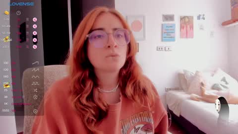 Snapshot of linda_giggle chatting on December 13, 5:10 pm Giggles online show from December 13, 5:10 pm