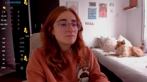 Snapshot of linda_giggle chatting on December 13, 9:52 pm Giggles online show from December 13, 9:52 pm