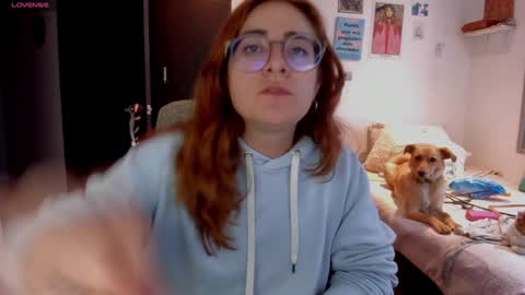 Snapshot of linda_giggle chatting on December 19, 10:42 pm Giggles online show from December 19, 10:42 pm