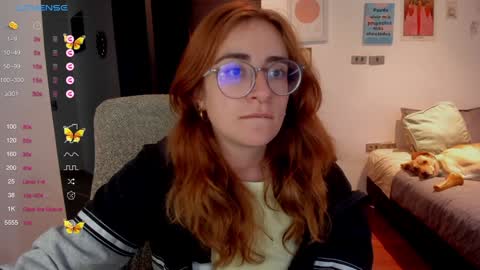 Snapshot of linda_giggle chatting on December 23, 11:17 pm Giggles online show from December 23, 11:17 pm