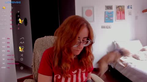 Snapshot of linda_giggle chatting on January 7, 10:08 pm Giggles online show from January 7, 10:08 pm